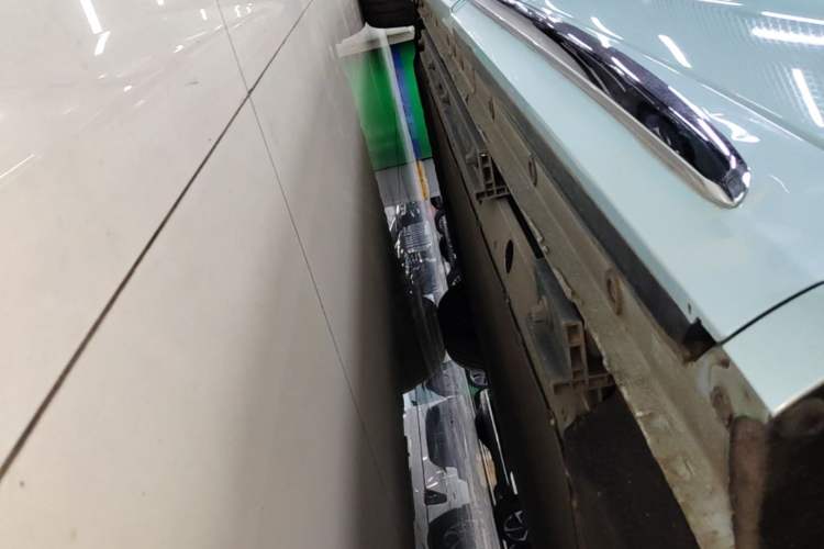 Used SAIC MAXUS Dajia 9 2022 Long-Range Forest Seven-Seater Version Left Side Sill