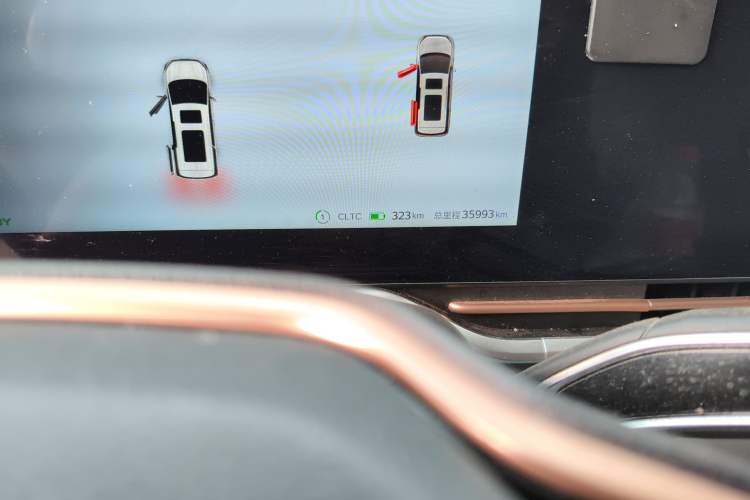 Used SAIC MAXUS Dajia 9 2022 Long-Range High-Mountain 7-Seater Version Odometer Close Up