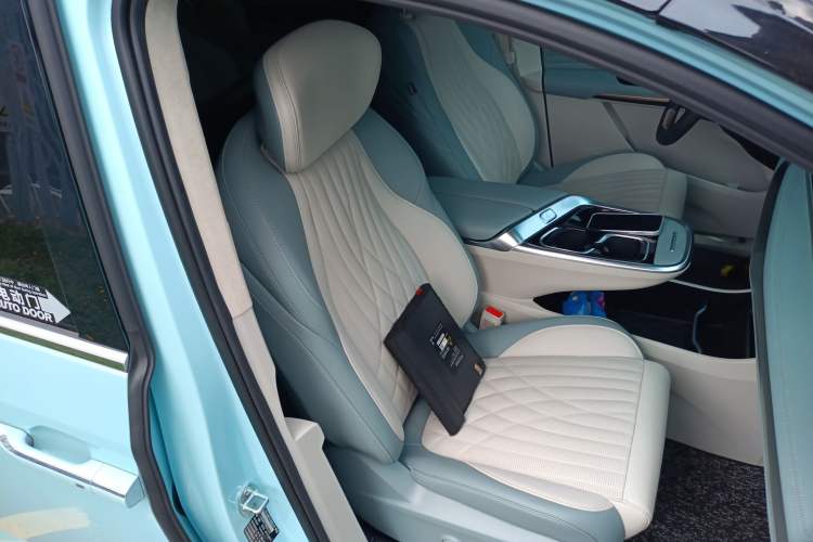 Used SAIC MAXUS Dajia 9 2022 Long-Range High-Mountain Six-Seater Version Right Front Seat