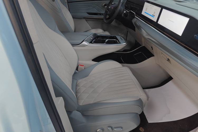 Used SAIC MAXUS Dajia 9 2022 Long-Range High-Mountain 7-Seater Version Right Front Seat