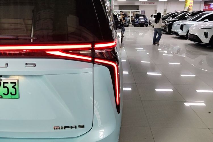 Used SAIC MAXUS Dajia 9 2022 Long-Range Forest Seven-Seater Version Right Rear Taillight