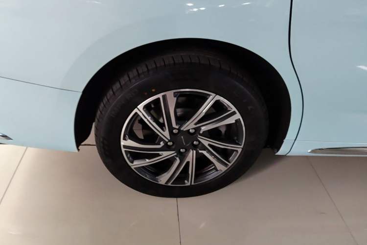 Used SAIC MAXUS Dajia 9 2022 Long-Range Forest Seven-Seater Version Right Rear Wheel Hub