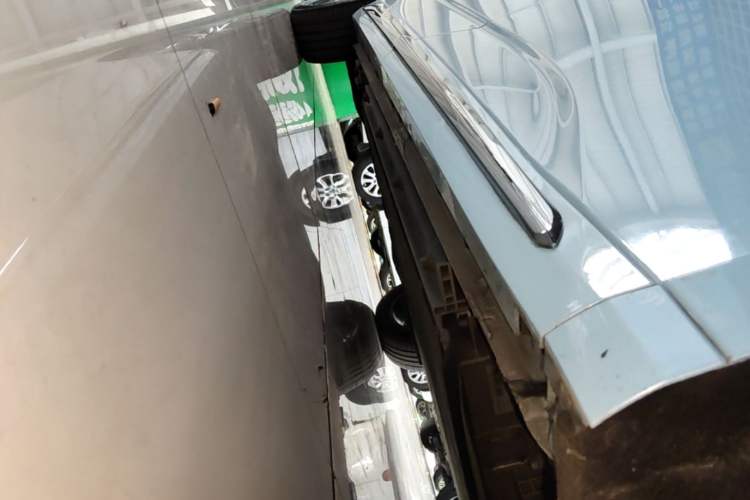 Used SAIC MAXUS Dajia 9 2022 Long-Range Forest Seven-Seater Version Right Side Sill