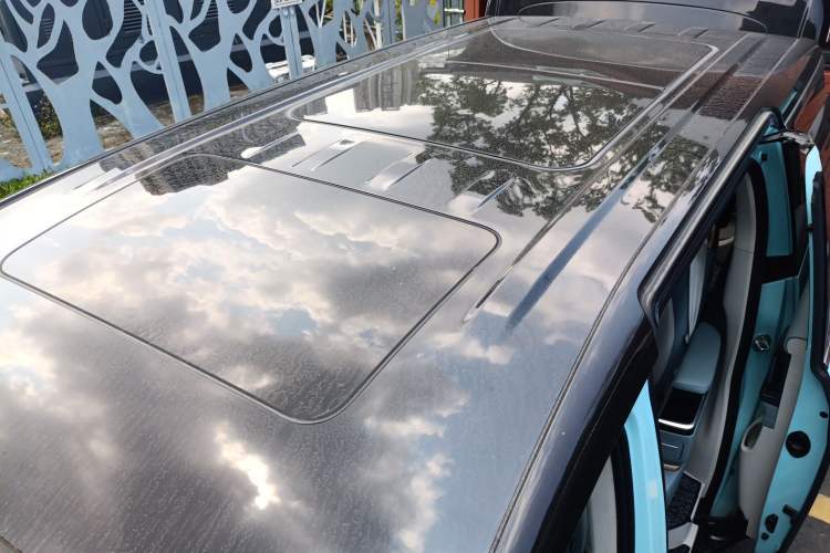 Used SAIC MAXUS Dajia 9 2022 Long-Range High-Mountain Six-Seater Version Roof