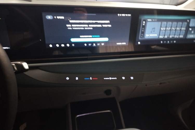 Used SAIC MAXUS Dajia 9 2022 Long-Range High-Mountain Six-Seater Version Audio And AC Panel