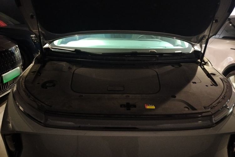 Used SAIC MAXUS Dajia 9 2022 Long-Range High-Mountain Six-Seater Version Engine Bay