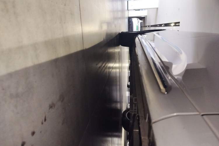 Used SAIC MAXUS Dajia 9 2022 Long-Range High-Mountain Six-Seater Version Right Side Sill