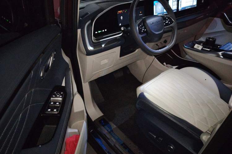 Used SAIC MAXUS Dajia 9 2022 Long-Range Ranch 7-Seater Version Driver Seat