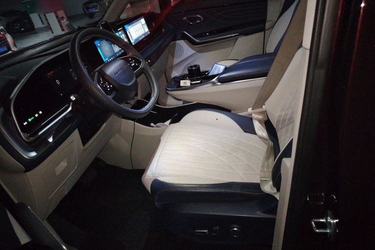 Used SAIC MAXUS Dajia 9 2022 Long-Range Ranch 7-Seater Version Left Front Seat