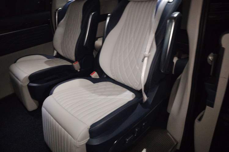 Used SAIC MAXUS Dajia 9 2022 Long-Range Ranch 7-Seater Version Left Rear Seat