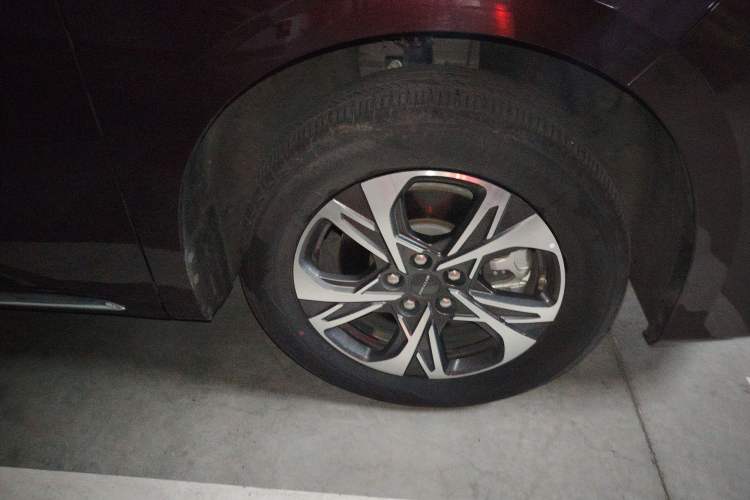Used SAIC MAXUS Dajia 9 2022 Long-Range Ranch 7-Seater Version Right Front Wheel Hub