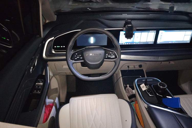 Used SAIC MAXUS Dajia 9 2022 Long-Range Ranch 7-Seater Version Steering Wheel