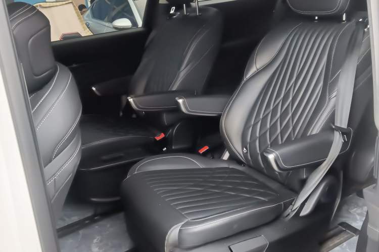 Used SAIC MAXUS Dajia 9 2022 Long-Range Oasis 7-Seater Version Interior 4