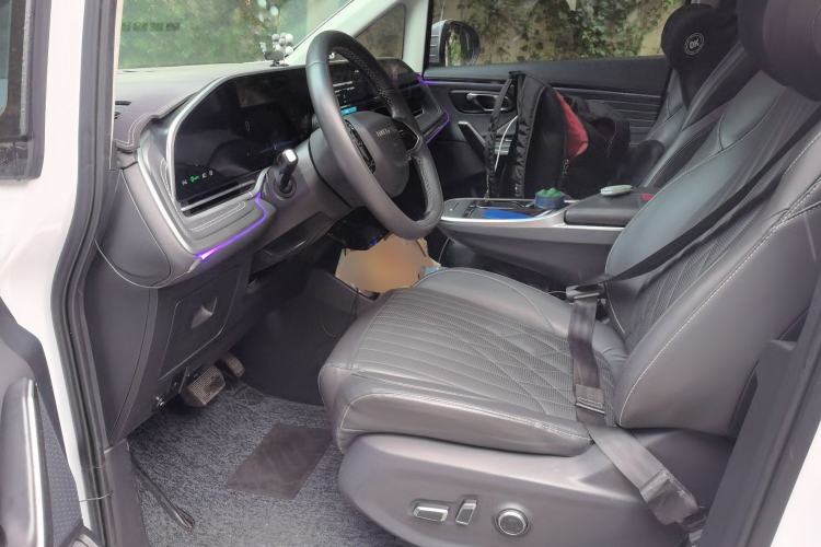 Used SAIC MAXUS Dajia 9 2022 Long-Range Ranch 7-Seater Version Left Front Seat