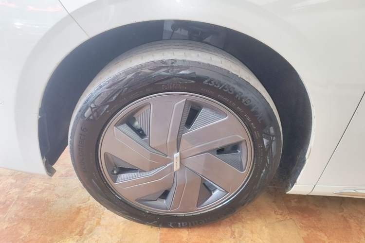 Used SAIC MAXUS Dajia 9 2022 Long-Range High-Mountain 7-Seater Version Left Front Wheel Hub