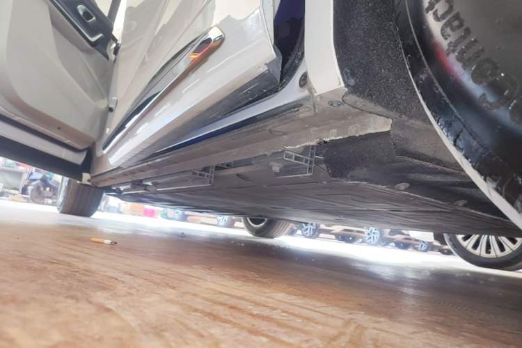 Used SAIC MAXUS Dajia 9 2022 Long-Range High-Mountain 7-Seater Version Left Side Sill
