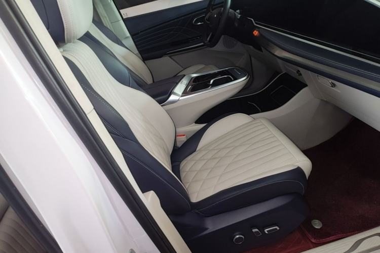 Used SAIC MAXUS Dajia 9 2022 Long-Range High-Mountain 7-Seater Version Right Front Seat