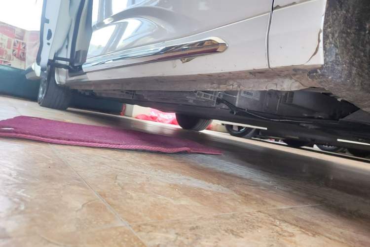 Used SAIC MAXUS Dajia 9 2022 Long-Range High-Mountain 7-Seater Version Right Side Sill