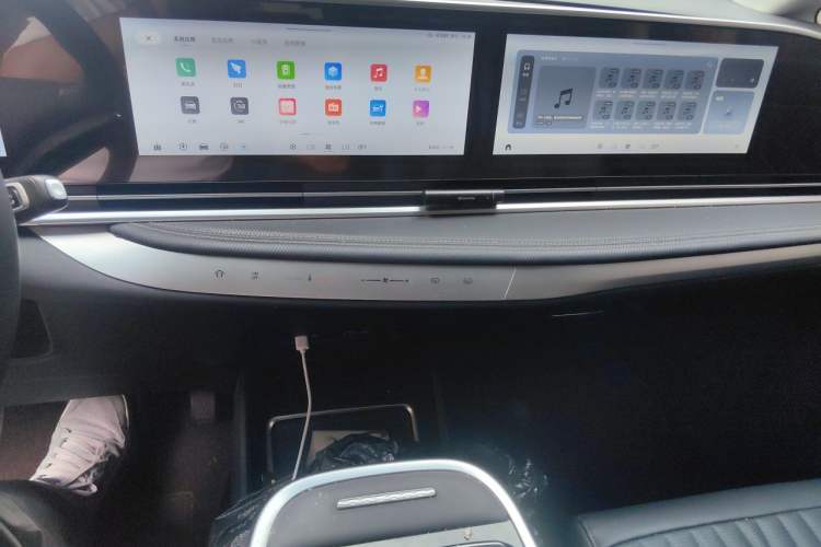 Used SAIC MAXUS Dajia 9 2023 Standard Range Grassland 7-Seater Version Audio And AC Panel