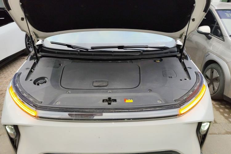 Used SAIC MAXUS Dajia 9 2023 Standard Range Oasis 7-Seater Version Engine Bay