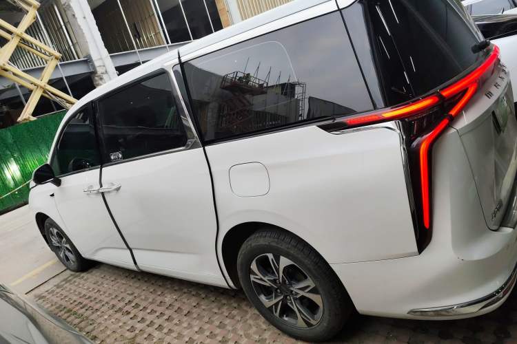 Used SAIC MAXUS Dajia 9 2023 Standard Range Oasis 7-Seater Version Exterior 3