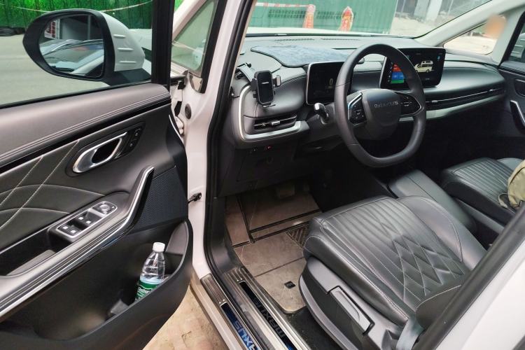 Used SAIC MAXUS Dajia 9 2023 Standard Range Oasis 7-Seater Version Interior 3