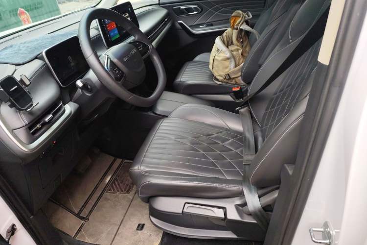 Used SAIC MAXUS Dajia 9 2023 Standard Range Oasis 7-Seater Version Left Front Seat
