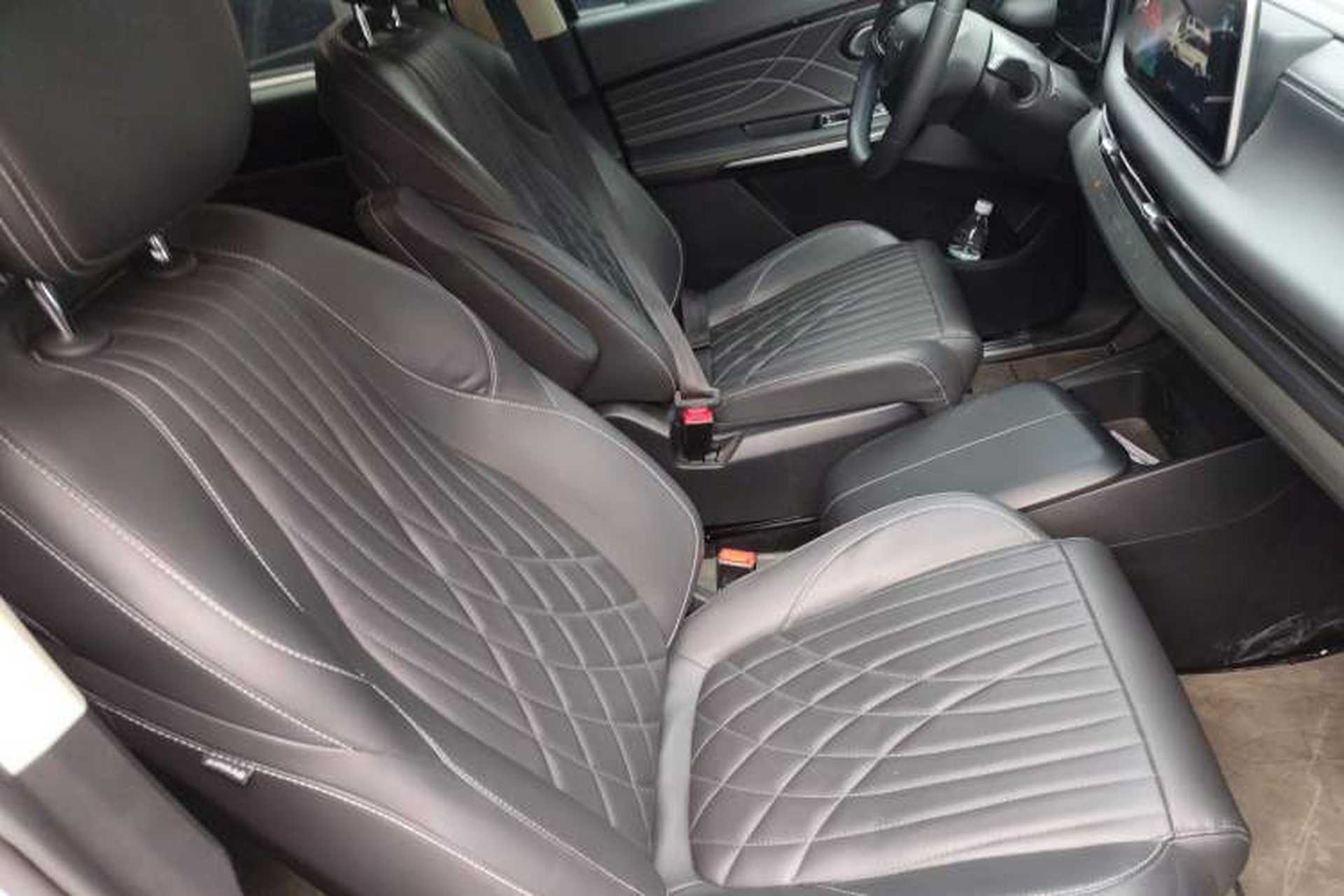 Used SAIC MAXUS Dajia 9 2023 Standard Range Oasis 7-Seater Version Right Front Seat