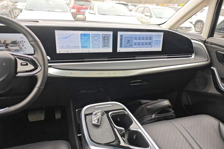 Used SAIC MAXUS Dajia 9 2024 Super Hybrid Ultra-Long Range Mountain Edition 7-Seater Audio And AC Panel