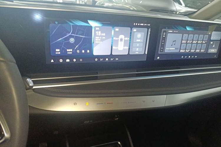 Used SAIC MAXUS Dajia 9 2024 Super Hybrid Ultra-Long Range Mountain Edition 7-Seater Audio And AC Panel