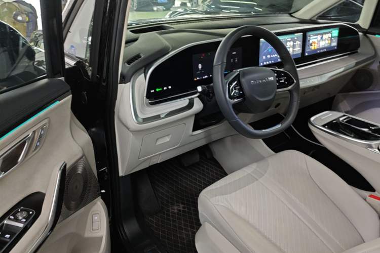 Used SAIC MAXUS Dajia 9 2024 Super Hybrid Ultra-Long Range Mountain Edition 7-Seater Driver Seat