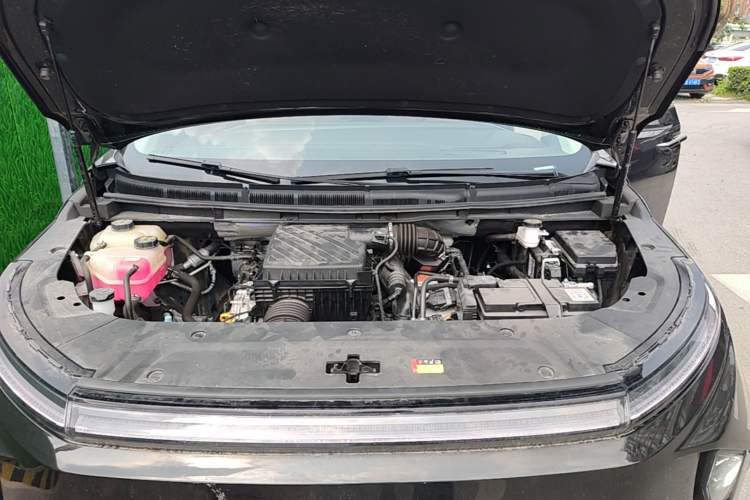 Used SAIC MAXUS Dajia 9 2024 Super Hybrid Ultra-Long Range Mountain Edition 7-Seater Engine Bay