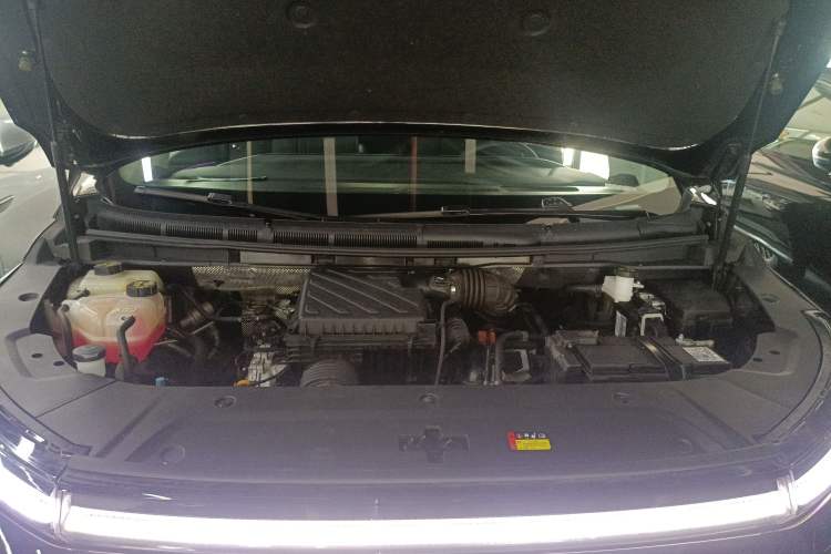 Used SAIC MAXUS Dajia 9 2024 Super Hybrid Ultra-Long Range Mountain Edition 7-Seater Engine Bay