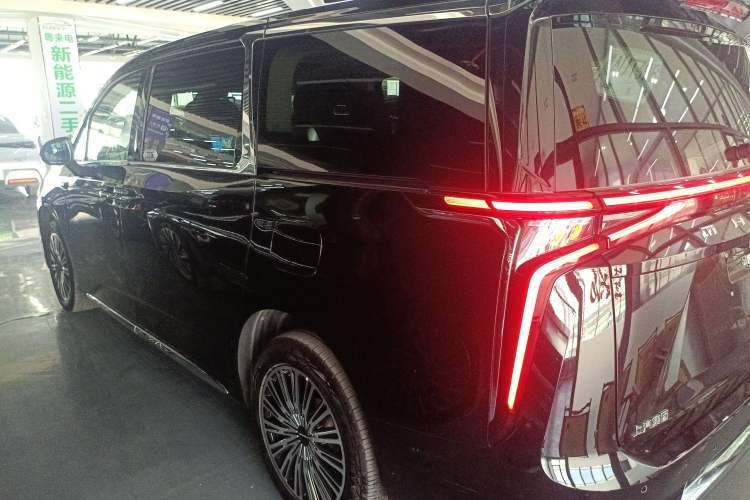 Used SAIC MAXUS Dajia 9 2024 Super Hybrid Ultra-Long Range Mountain Edition 7-Seater Exterior 3