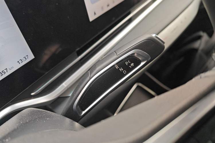 Used SAIC MAXUS Dajia 9 2024 Super Hybrid Ultra-Long Range Mountain Edition 7-Seater Gear Lever
