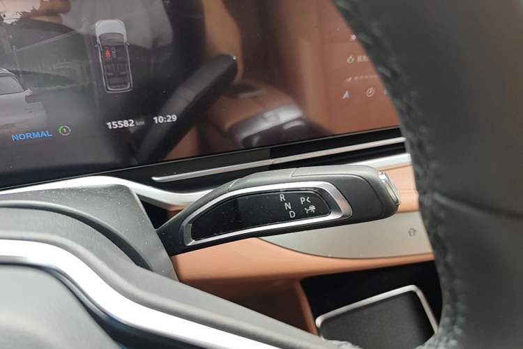 Used SAIC MAXUS Dajia 9 2024 Super Hybrid Ultra-Long Range Mountain Edition 7-Seater Gear Lever