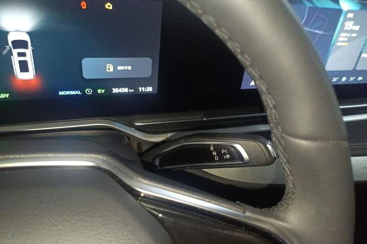 Used SAIC MAXUS Dajia 9 2024 Super Hybrid Ultra-Long Range Mountain Edition 7-Seater Gear Lever