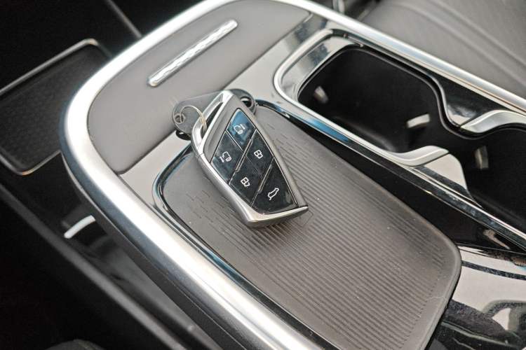 Used SAIC MAXUS Dajia 9 2024 Super Hybrid Ultra-Long Range Mountain Edition 7-Seater Interior 1