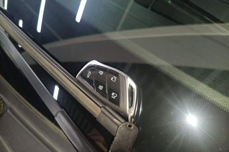 Used SAIC MAXUS Dajia 9 2024 Super Hybrid Ultra-Long Range Mountain Edition 7-Seater Interior 1