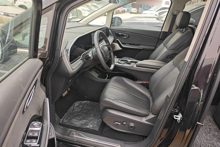 Used SAIC MAXUS Dajia 9 2024 Super Hybrid Ultra-Long Range Mountain Edition 7-Seater Interior 3
