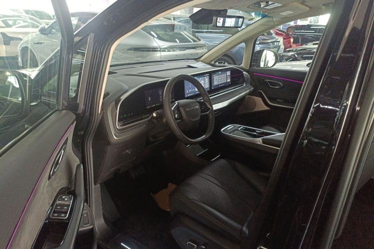Used SAIC MAXUS Dajia 9 2024 Super Hybrid Ultra-Long Range Mountain Edition 7-Seater Interior 3