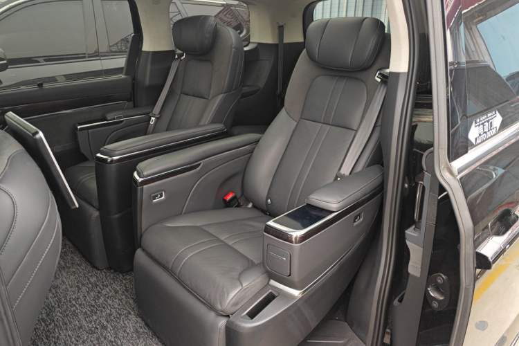 Used SAIC MAXUS Dajia 9 2024 Super Hybrid Ultra-Long Range Mountain Edition 7-Seater Interior 4