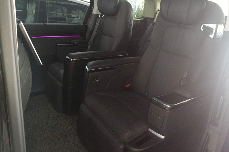 Used SAIC MAXUS Dajia 9 2024 Super Hybrid Ultra-Long Range Mountain Edition 7-Seater Interior 4