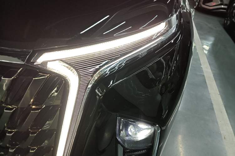 Used SAIC MAXUS Dajia 9 2024 Super Hybrid Ultra-Long Range Mountain Edition 7-Seater Left Front Headlight