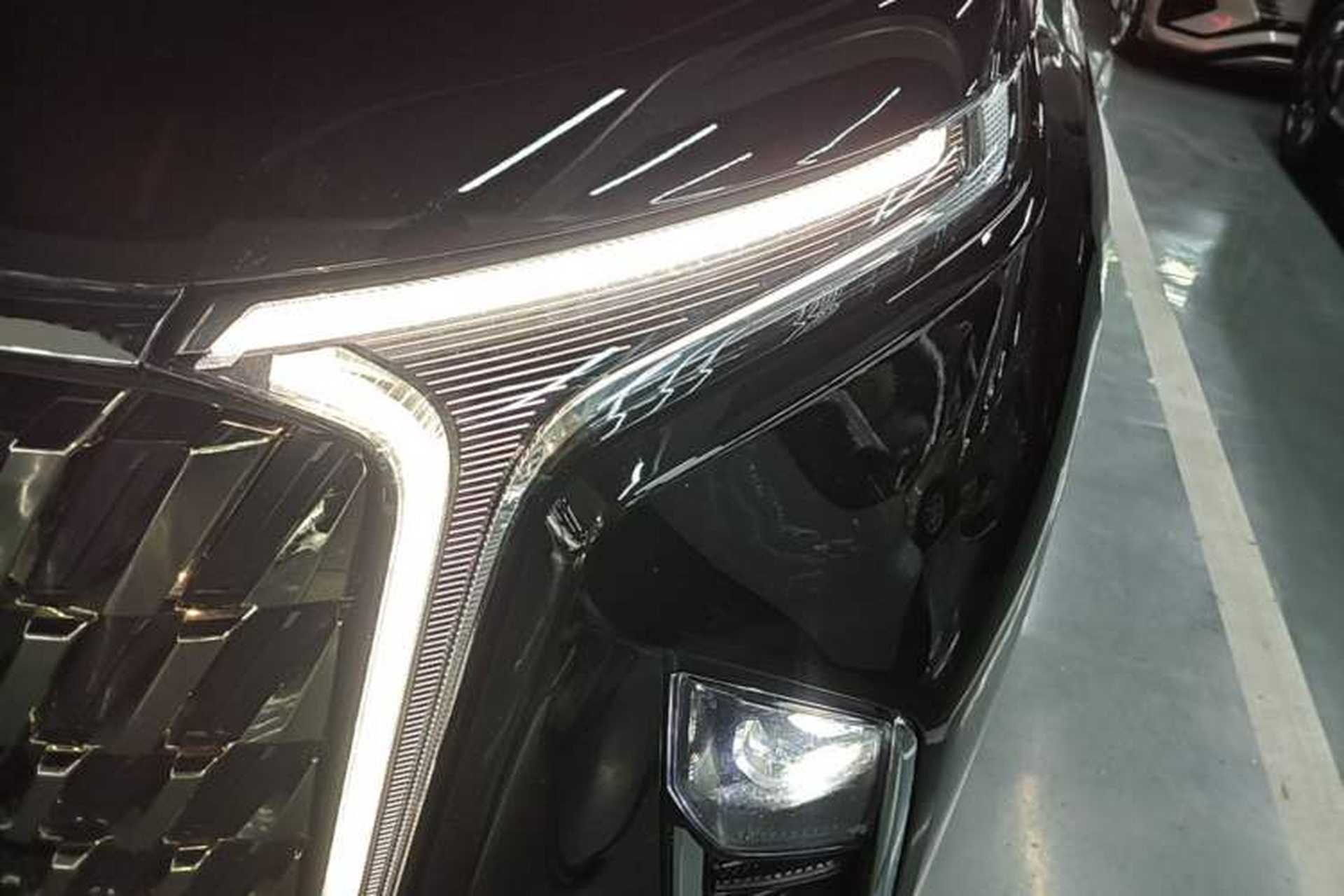 Used SAIC MAXUS Dajia 9 2024 Super Hybrid Ultra-Long Range Mountain Edition 7-Seater Left Front Headlight