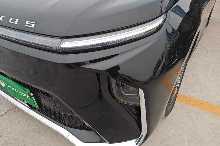 Used SAIC MAXUS Dajia 9 2024 Super Hybrid Ultra-Long Range Mountain Edition 7-Seater Left Front Headlight