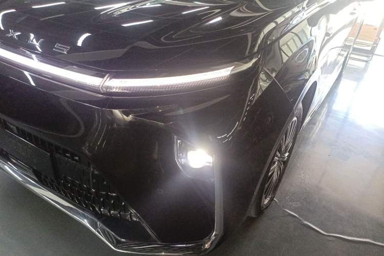 Used SAIC MAXUS Dajia 9 2024 Super Hybrid Ultra-Long Range Mountain Edition 7-Seater Left Front Headlight