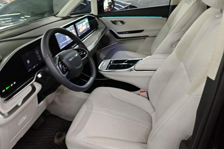 Used SAIC MAXUS Dajia 9 2024 Super Hybrid Ultra-Long Range Mountain Edition 7-Seater Left Front Seat