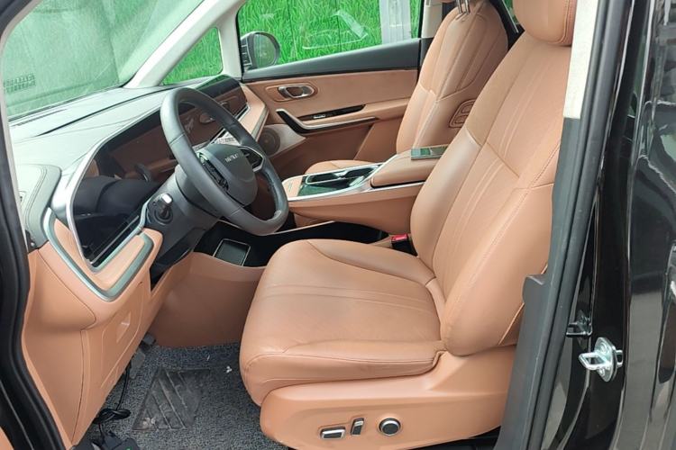 Used SAIC MAXUS Dajia 9 2024 Super Hybrid Ultra-Long Range Mountain Edition 7-Seater Left Front Seat