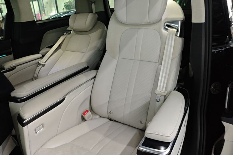 Used SAIC MAXUS Dajia 9 2024 Super Hybrid Ultra-Long Range Mountain Edition 7-Seater Left Rear Seat